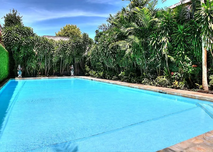Raja Gardens Hotel 2*