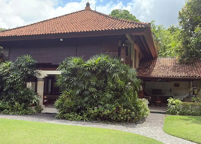 Hotel Raja Gardens