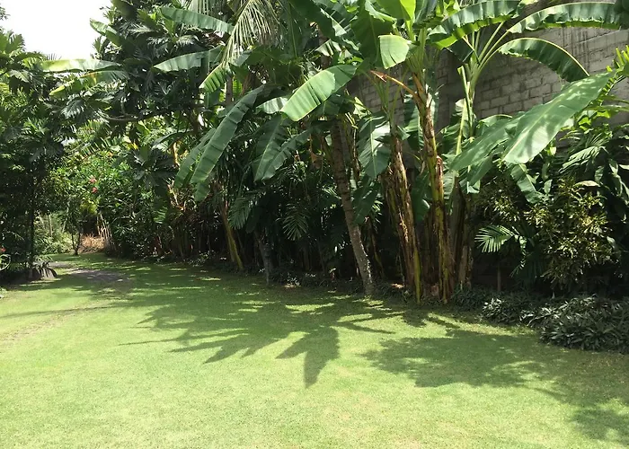 Hotel Raja Gardens 2*